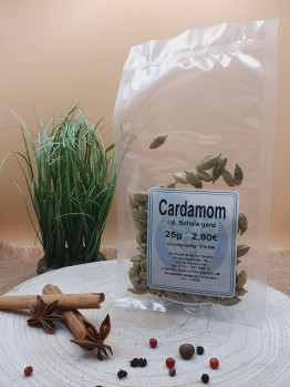 Cardamom ganz in der Schale