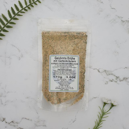 Gekörnte Brühe mit Gartenkräuter