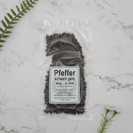 Pfeffer schwarz, ganz